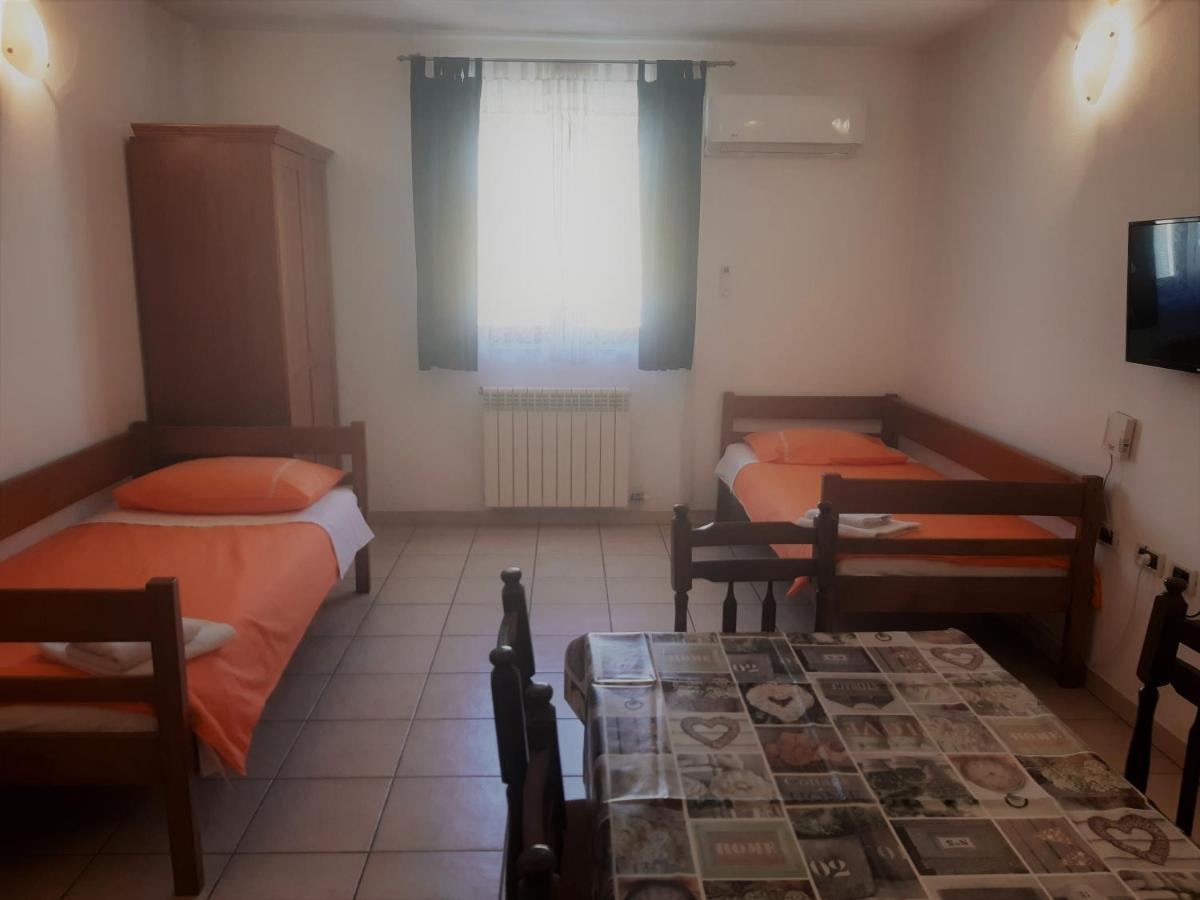 Apartments Barbara Gregovica Пула Екстер'єр фото