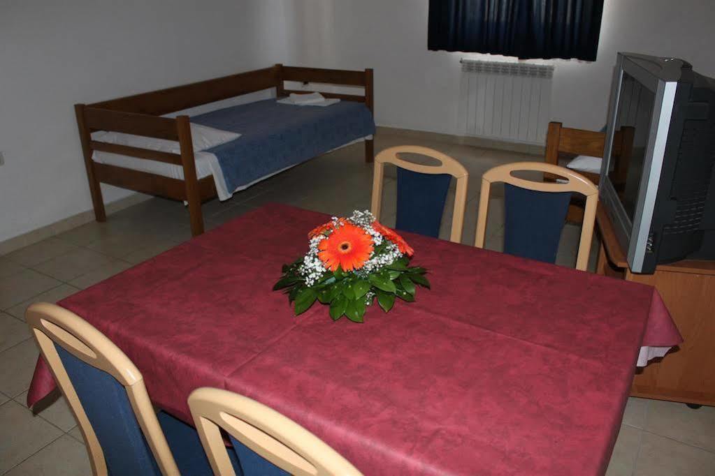 Apartments Barbara Gregovica Пула Екстер'єр фото